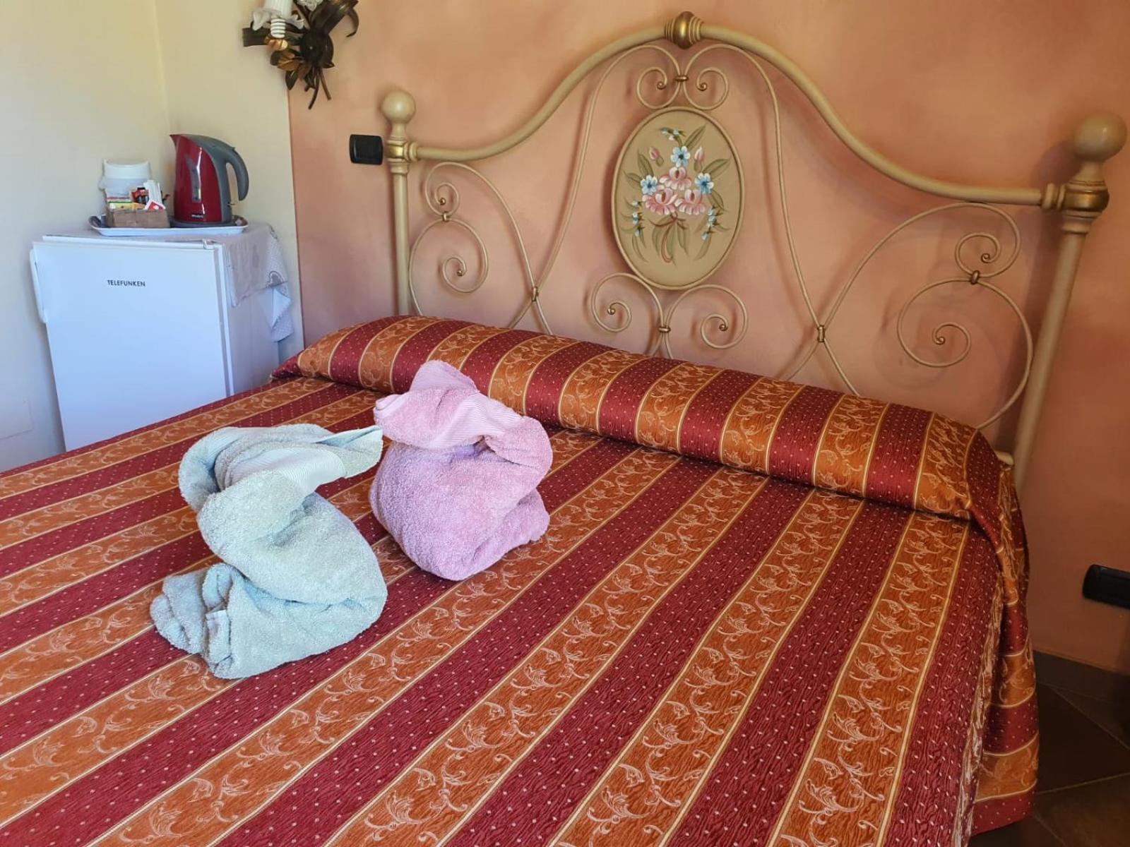 Agriturismo Cascina L'Arche Santo Stefano Belbo Eksteriør billede