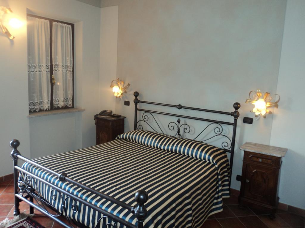 Agriturismo Cascina L'Arche Santo Stefano Belbo Værelse billede